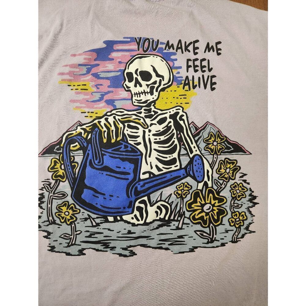 Circle clothing LavenderXL shortsleevedt-shirtwith "You make me feel alive" on t